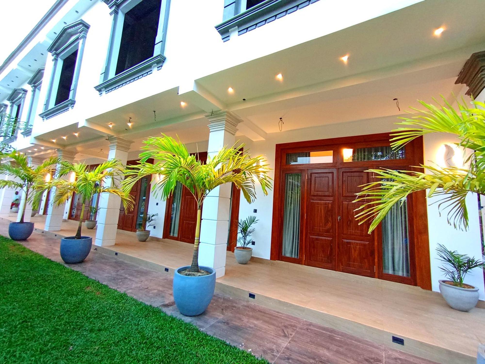 Hotel Crown Breeze Ahangama Exterior foto